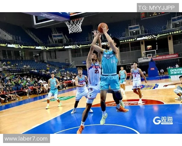 CBA激战青岛队迎战四川队双方全力争夺季后赛名额